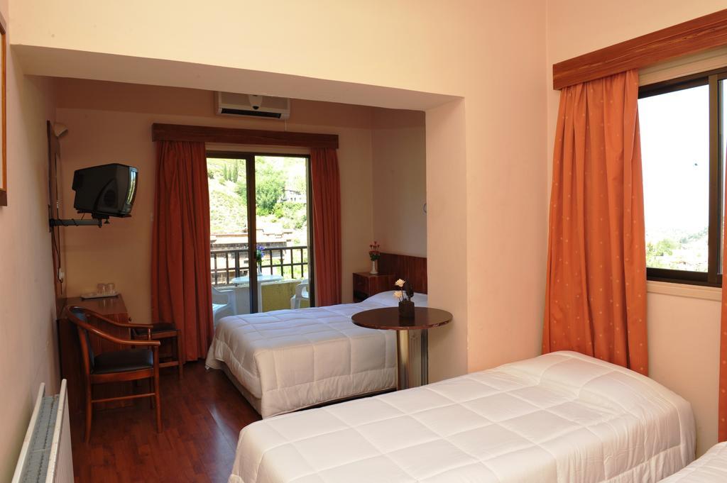Hotel Ekali 3*